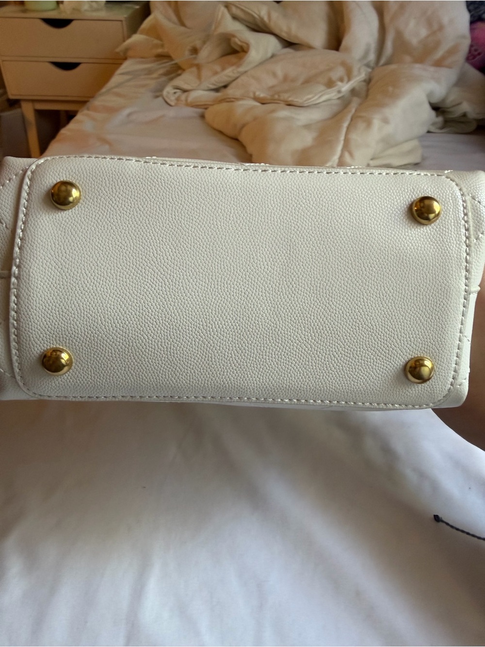 NWT white quilted top handle gold chain drawstring small bucket bag - Picture 9 of 9